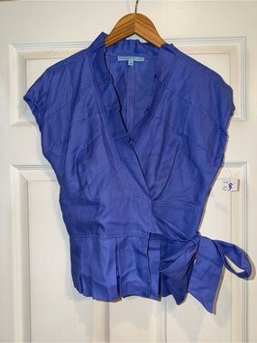 ANTONIO MELANI Lavender Wrap-Style Short Sleeve Blouse. Euc